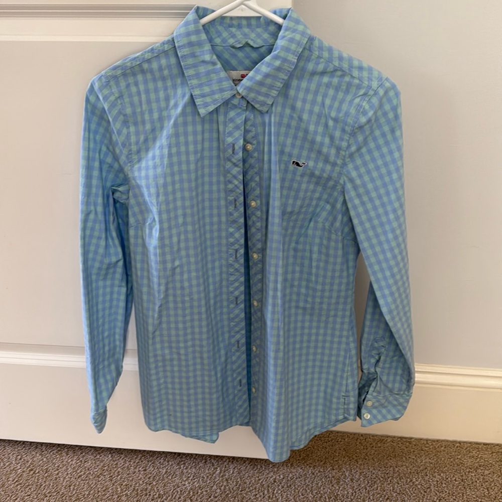 Women’s Size 2 Vineyard Vines button up long sleeve!